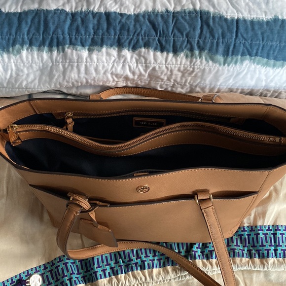 TORY BURCH Robinson Small Tote - Picture 4 of 6